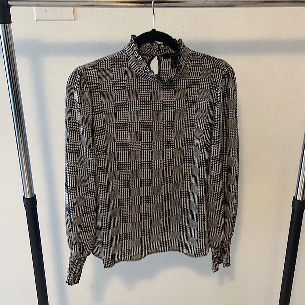 Forever 21, medium, black and white checkered print blouse.